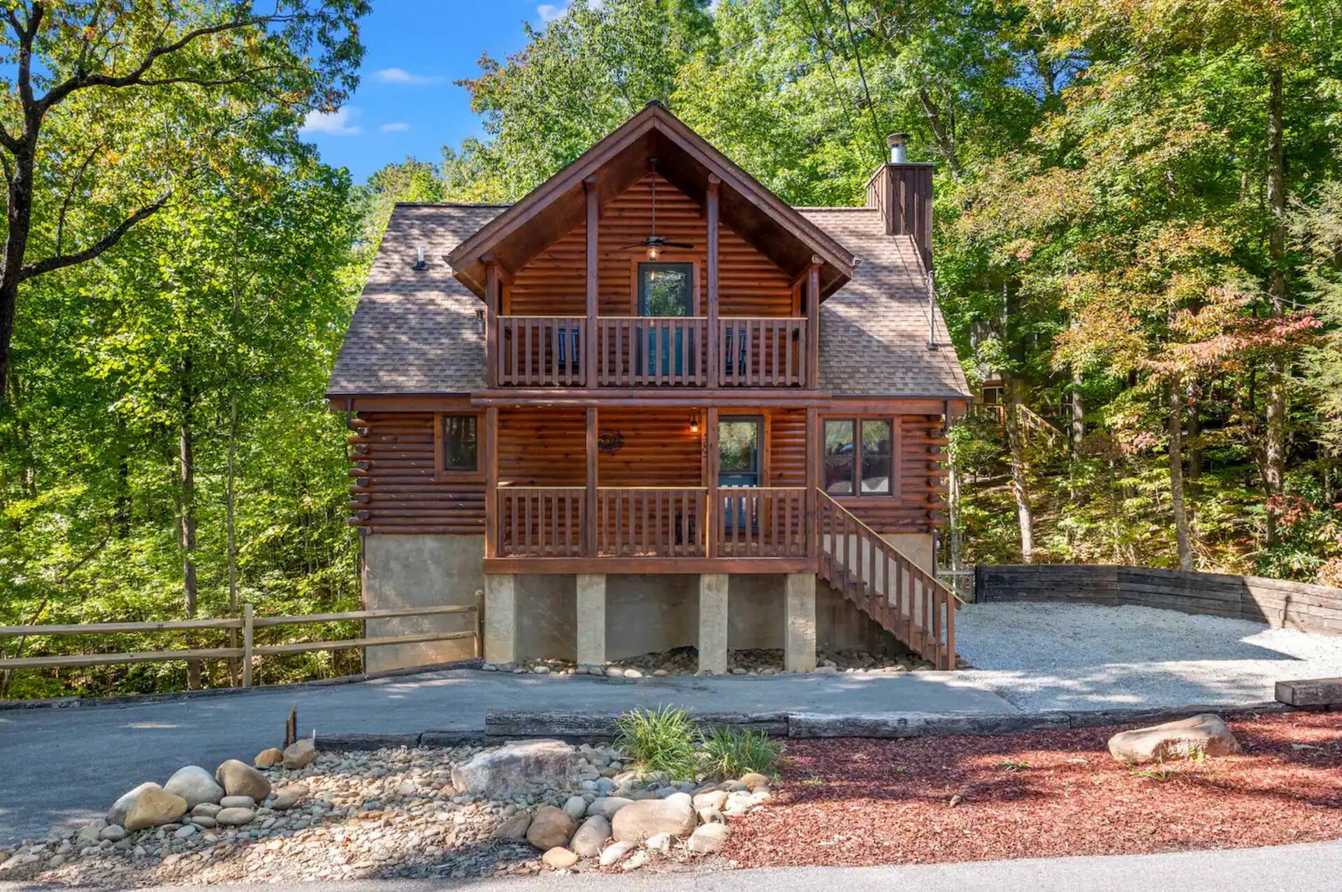 Moose on the Loose log cabin exterior