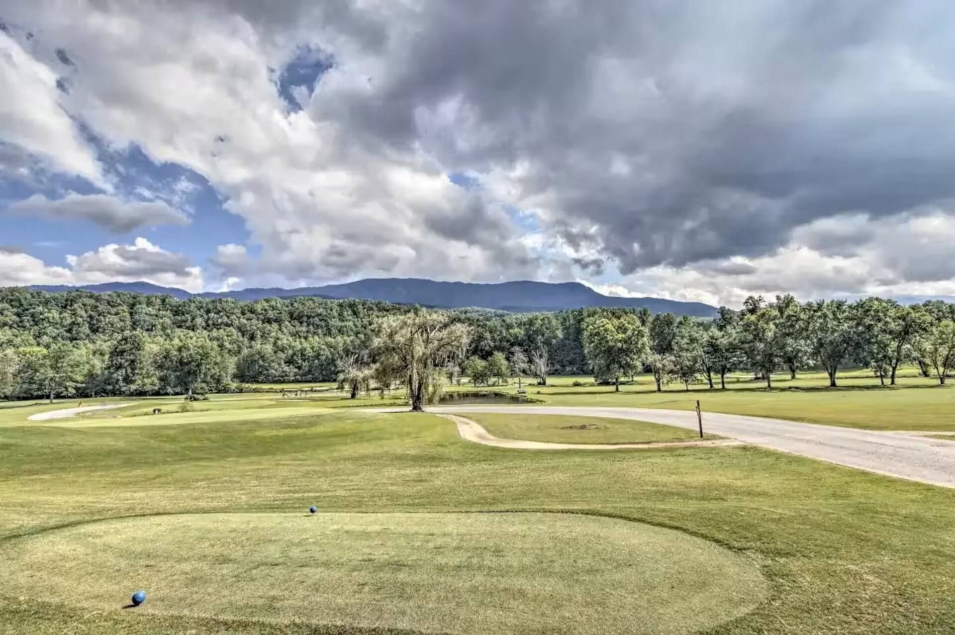 Golf course with mountain views